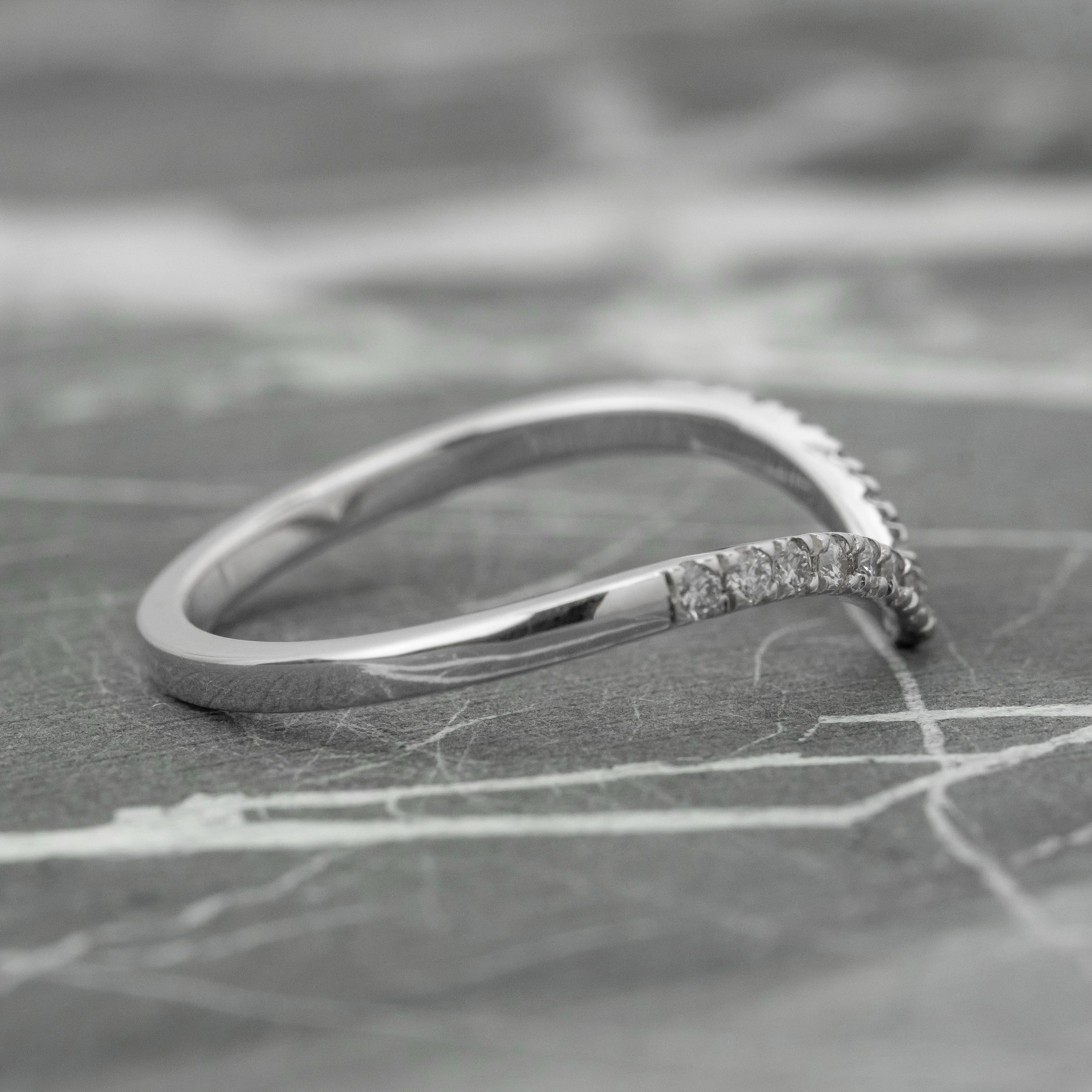 15 White Diamond Vivian Band, Platinum