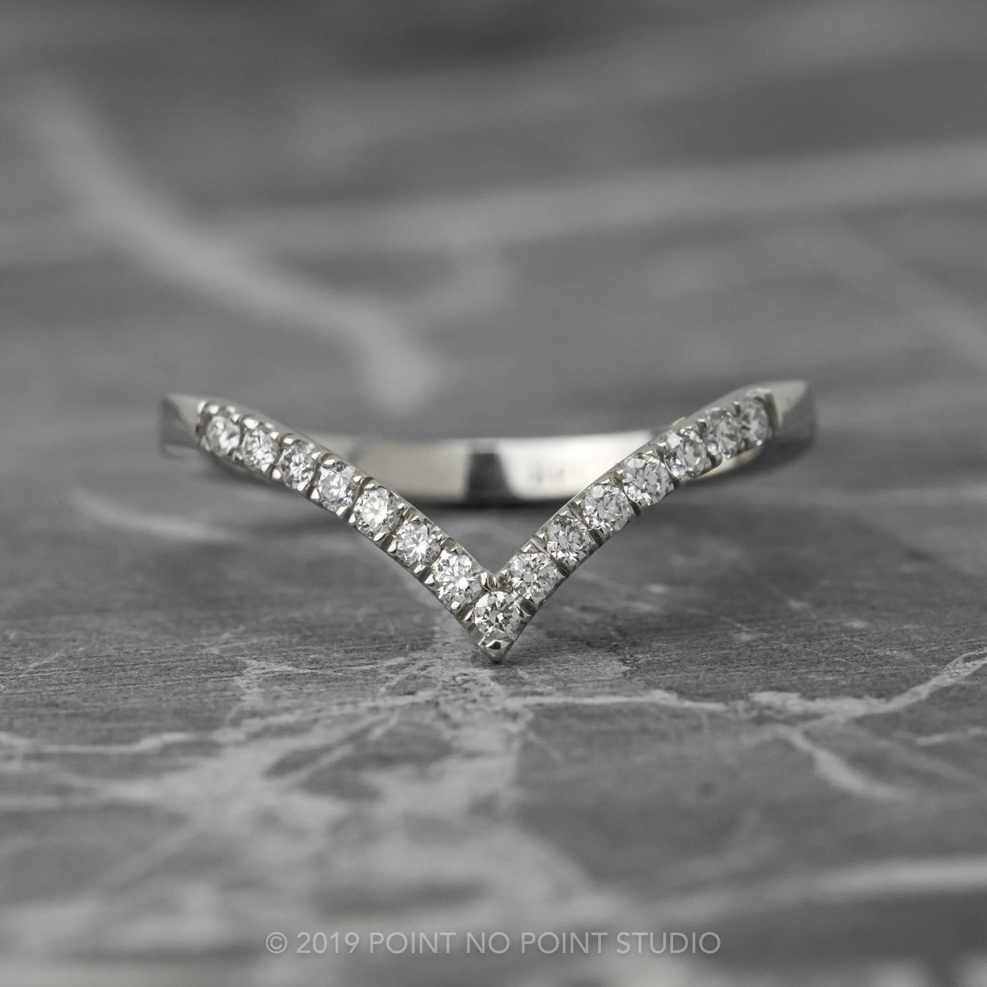 15 White Diamond Vivian Band, Platinum