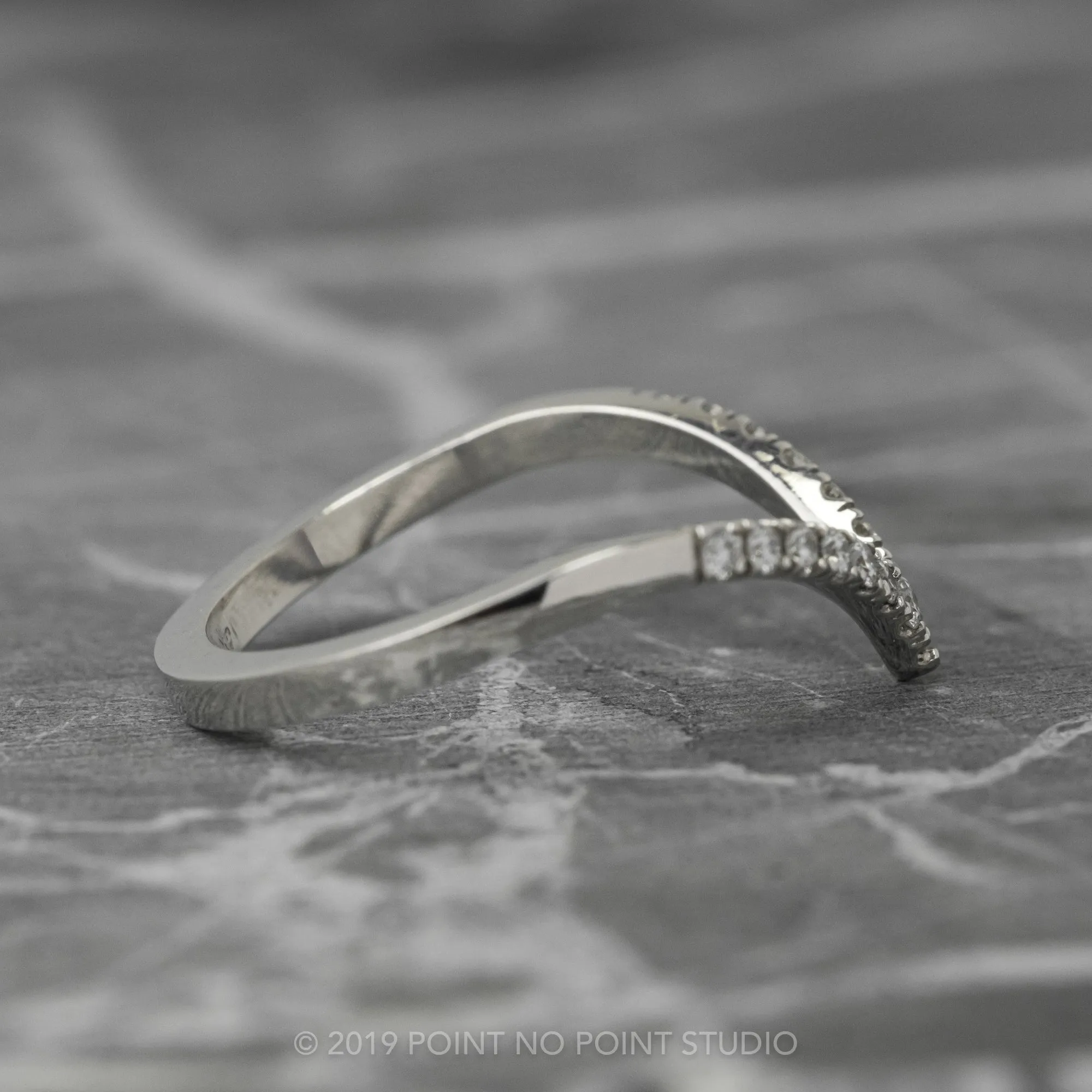 15 White Diamond Vivian Band, Platinum