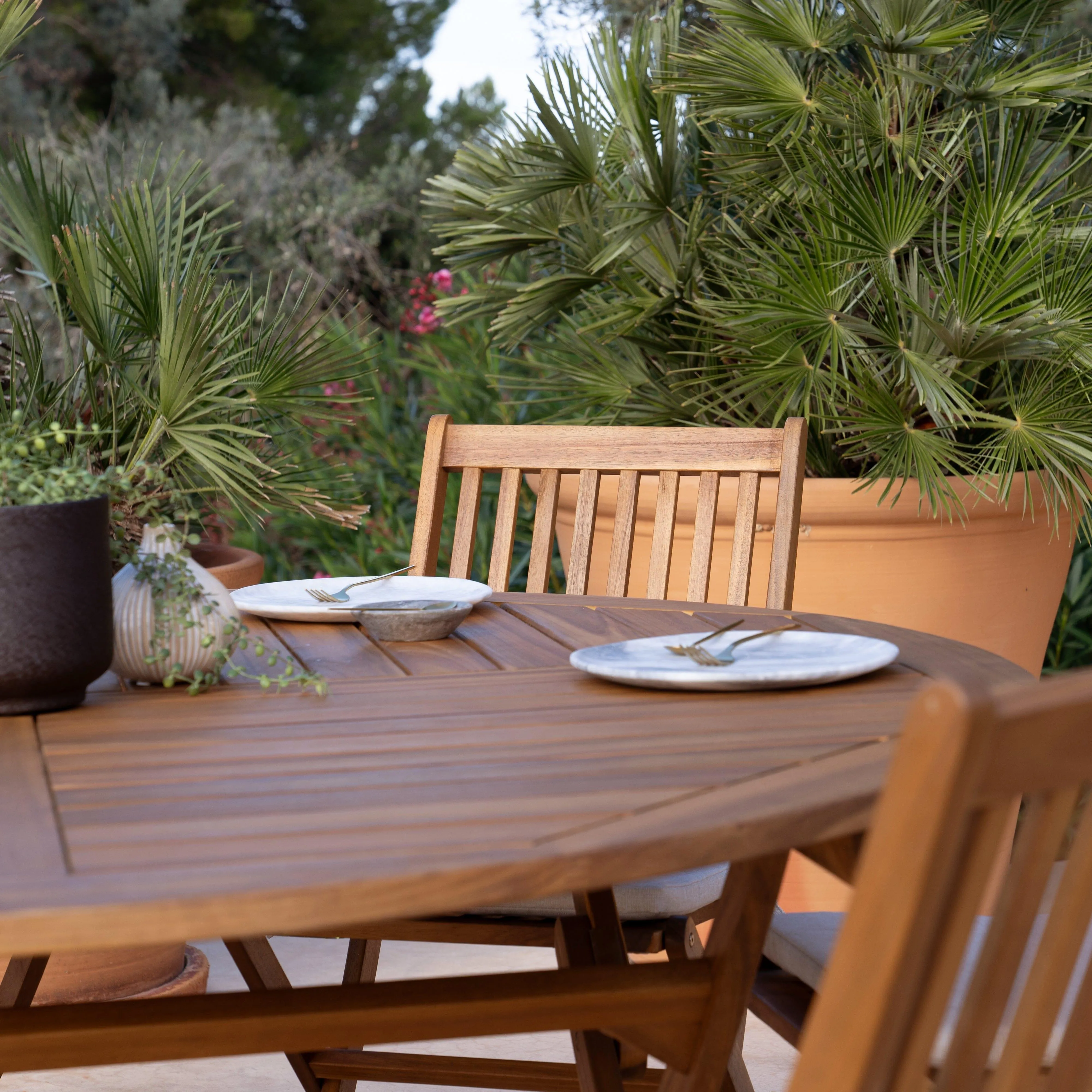 Ashby 8 Seater Wooden Round Garden Dining Set with Grey Parasol - 160cm